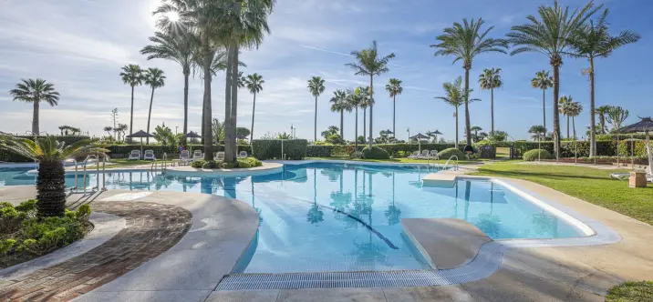 Venta de apartamento en planta media en Costalita 1