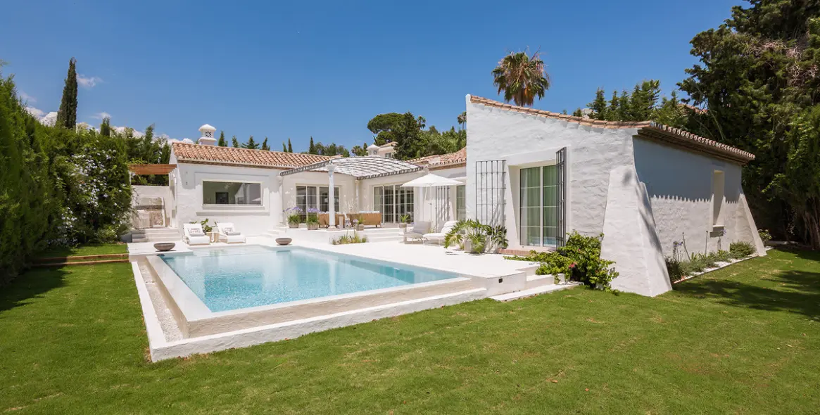 Venta de villa independiente en Guadalmina Alta 1