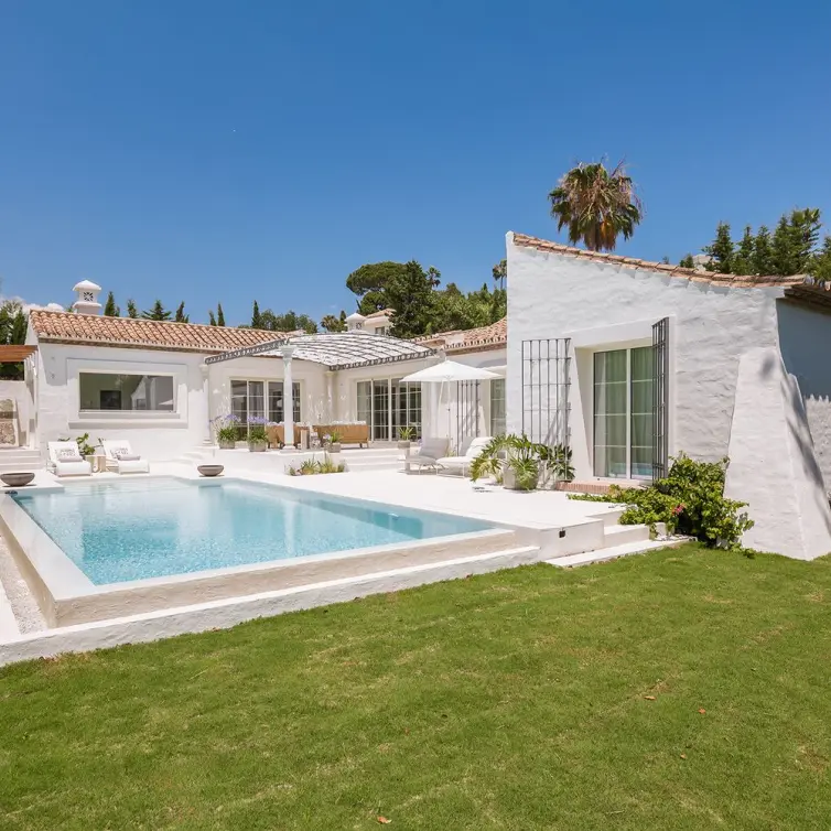 Sale of detached villa in Guadalmina Alta