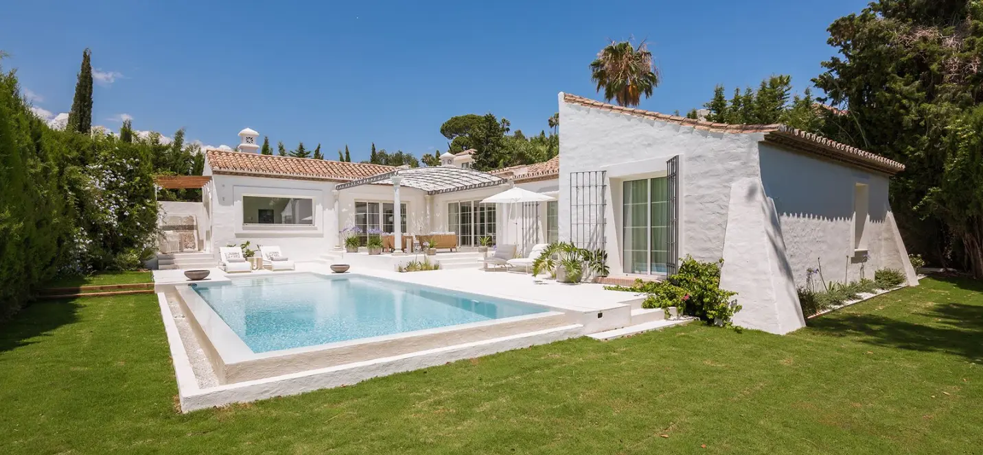 Sale of detached villa in Guadalmina Alta 0