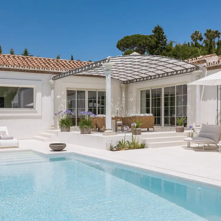 Sale of detached villa in Guadalmina Alta