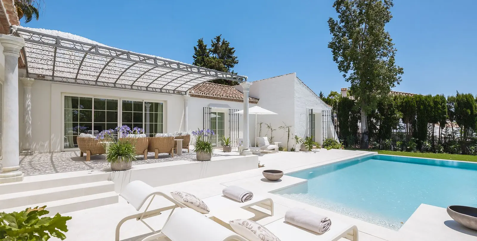 Sale of detached villa in Guadalmina Alta 22