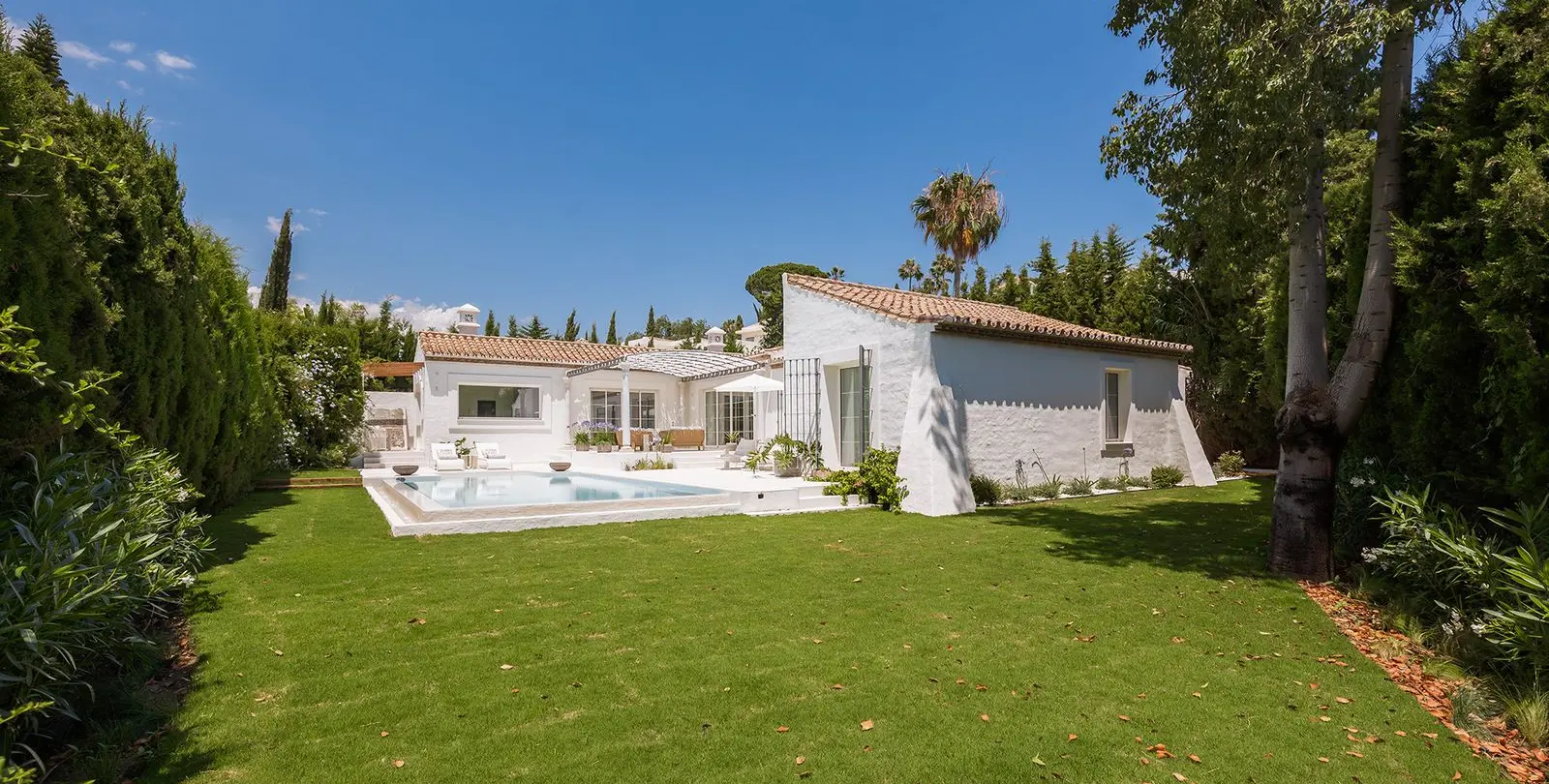 Sale of detached villa in Guadalmina Alta 38