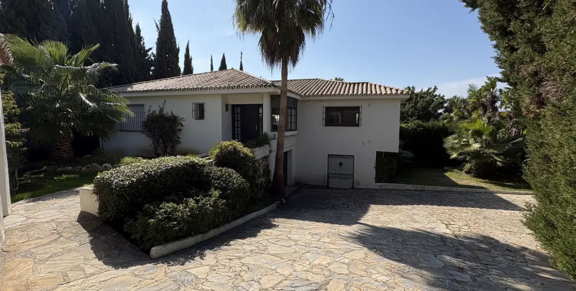 Venta de villa independiente en Nueva Andalucía 49