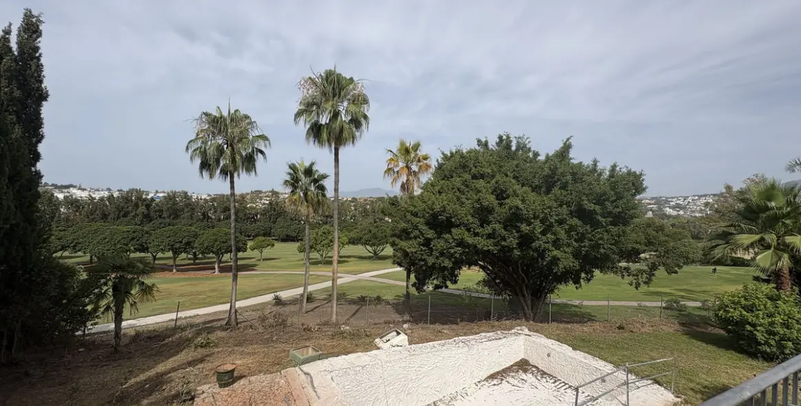 Venta de villa independiente en Nueva Andalucía 53