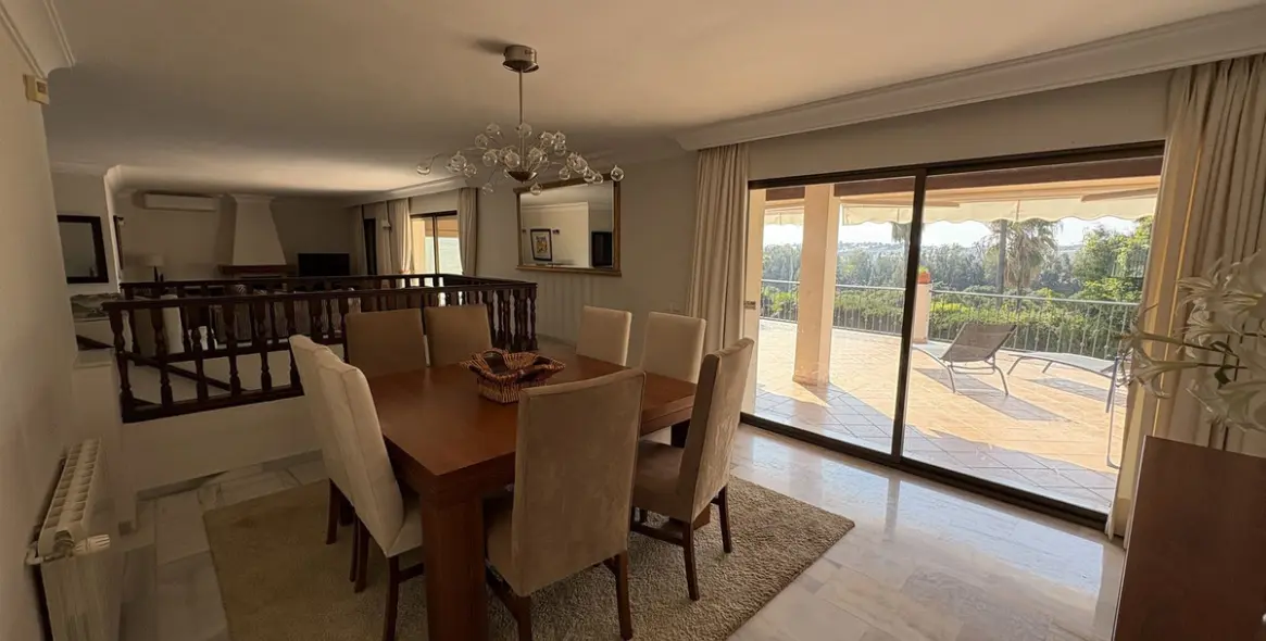 Venta de villa independiente en Nueva Andalucía 54