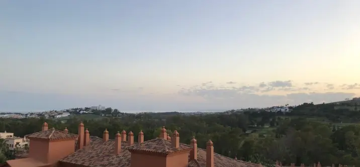 Alquiler a corto plazo de apartamento en planta media en Estepona 1