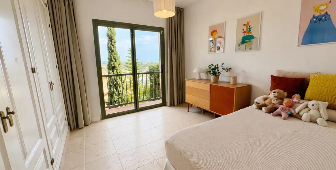 Alquiler a corto plazo de apartamento en planta media en Estepona 8