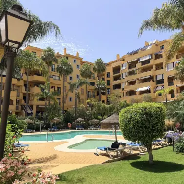 Долгосрочная аренда апартаментов на среднем этаже в San Pedro de Alcántara