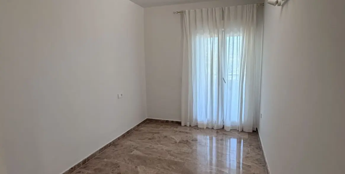 Долгосрочная аренда апартаментов на среднем этаже в San Pedro de Alcántara 17