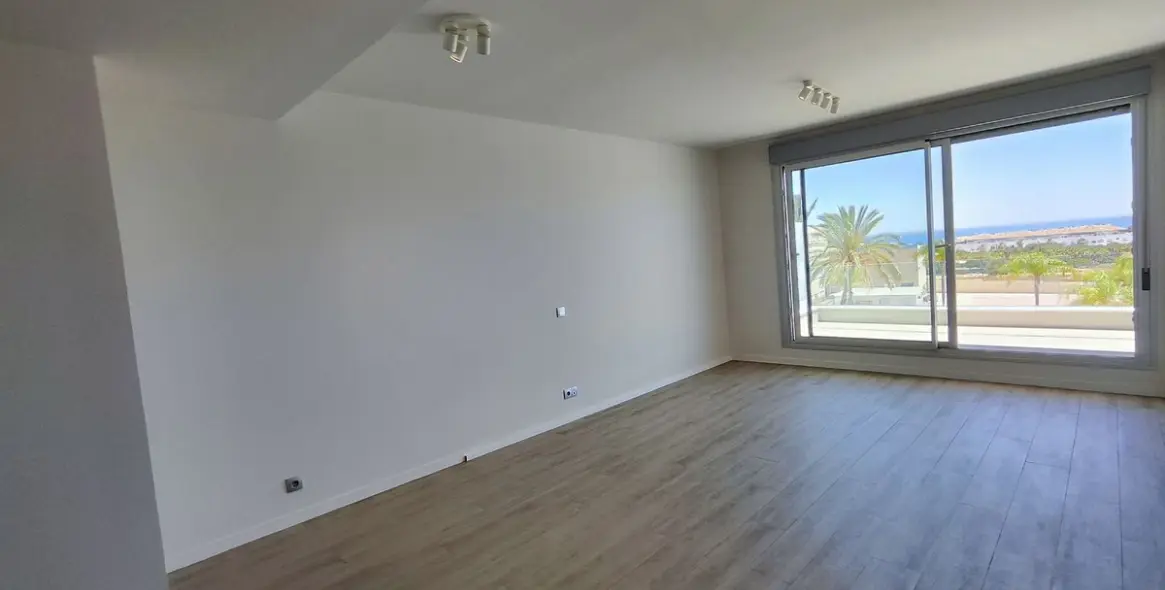 Alquiler a largo plazo de apartamento en planta media en Cancelada 8