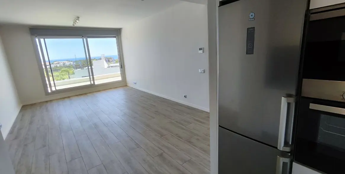 Alquiler a largo plazo de apartamento en planta media en Cancelada 9