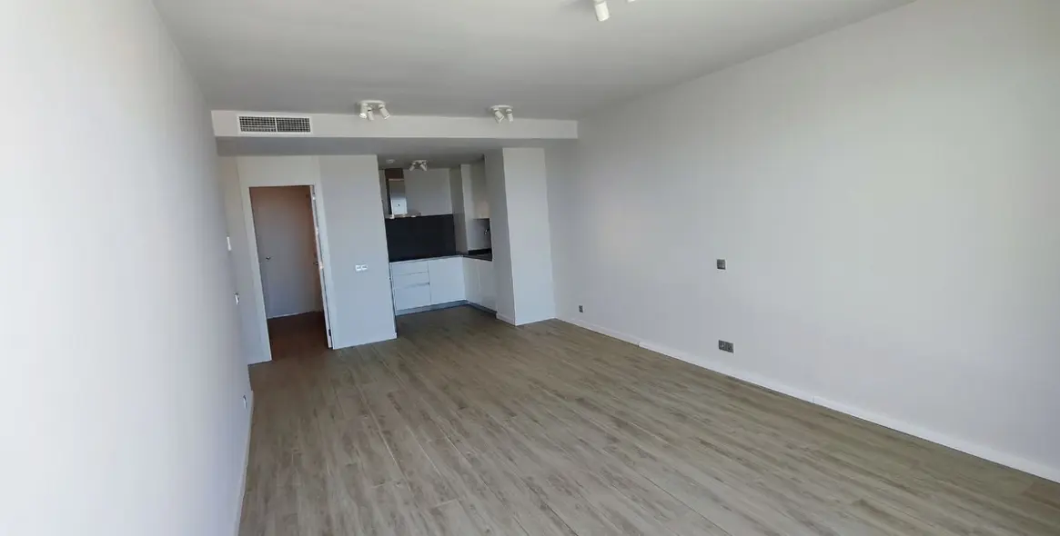 Alquiler a largo plazo de apartamento en planta media en Cancelada 11