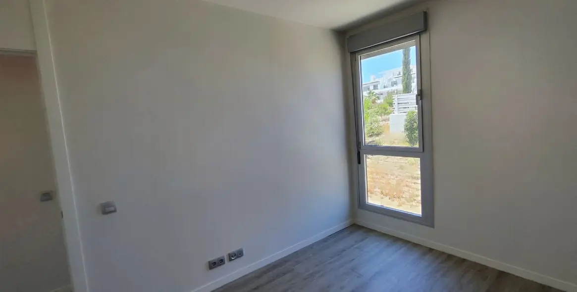 Alquiler a largo plazo de apartamento en planta media en Cancelada 33