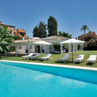 Long-term rent of detached villa in Estepona