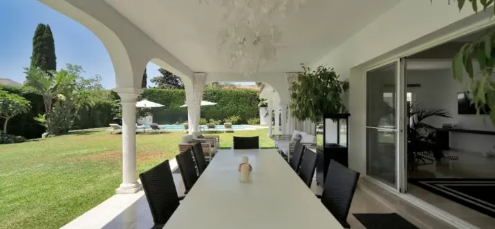Alquiler a largo plazo de villa independiente en Estepona 4