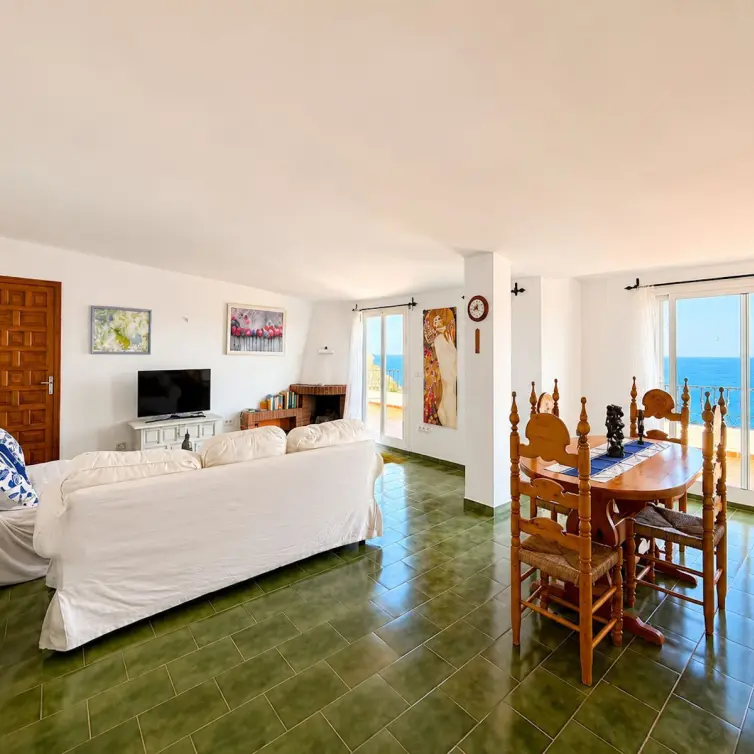 Sale of penthouse in Maro