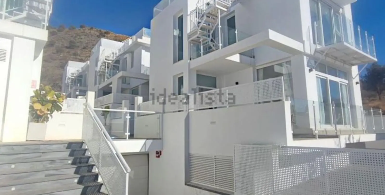 Продажа  отдельно стоящей виллы в Nerja 20