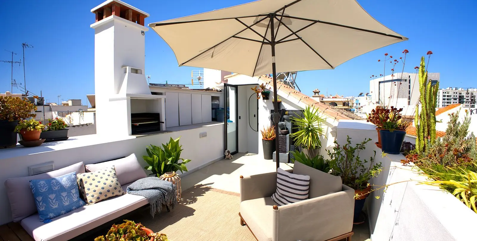 Sale of penthouse in Estepona 1