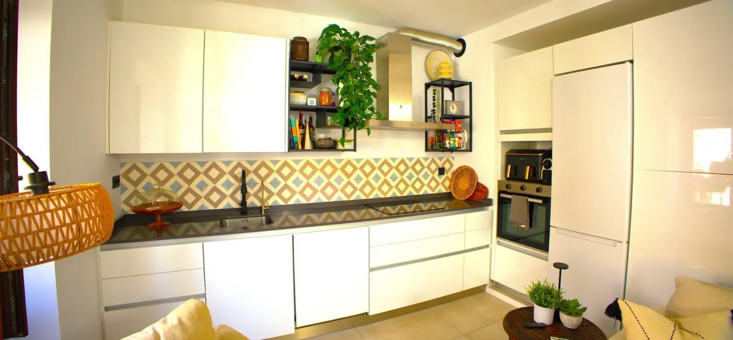 Sale of penthouse in Estepona 2