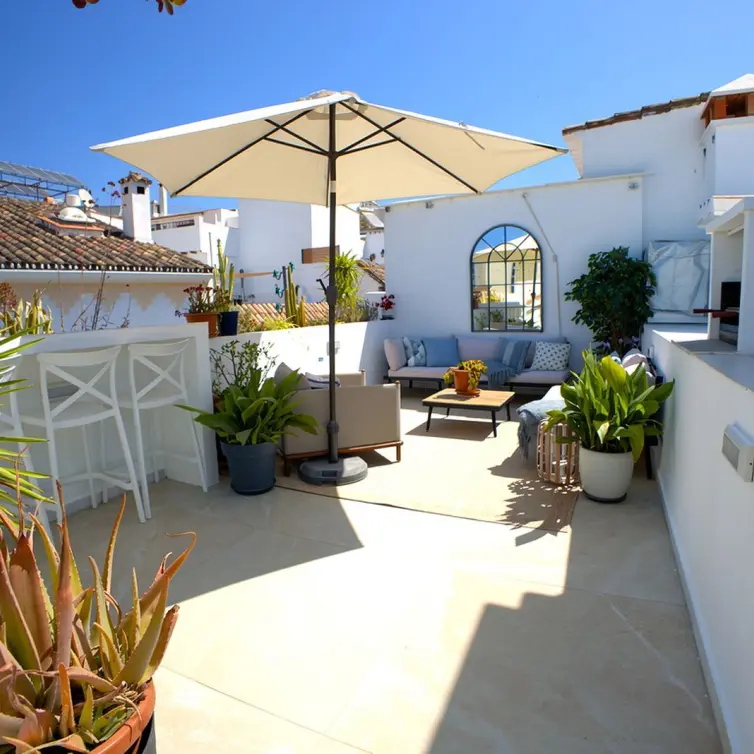 Sale of penthouse in Estepona