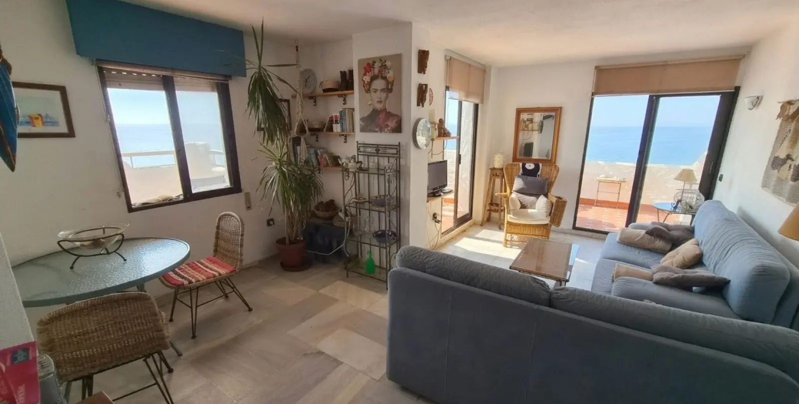 Venta de apartamento en planta media en Estepona 2