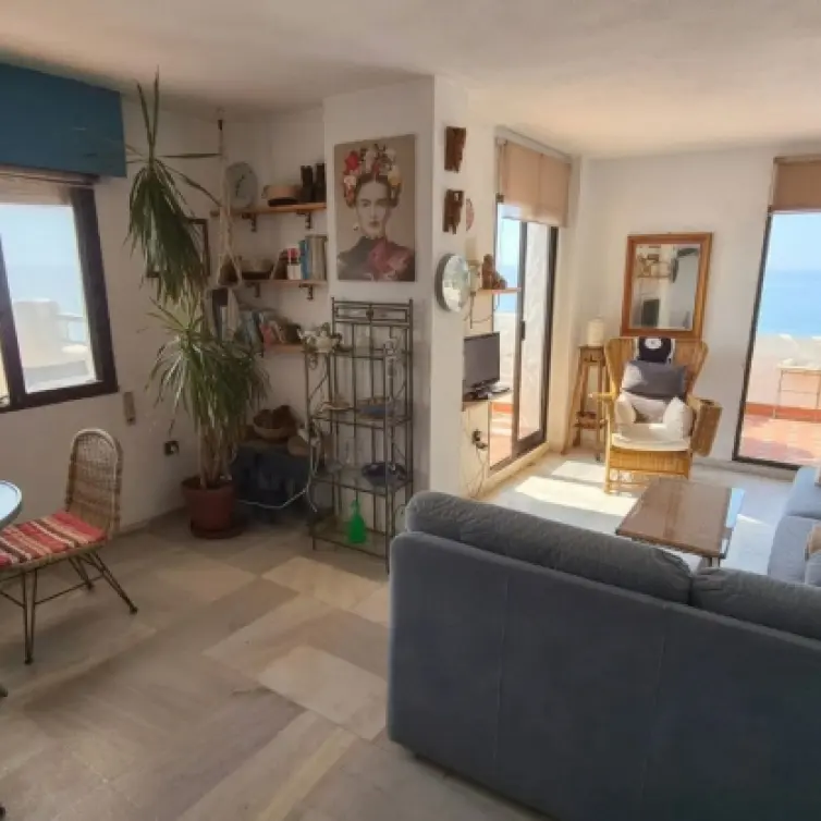 Sale of middle floor apartment in Estepona