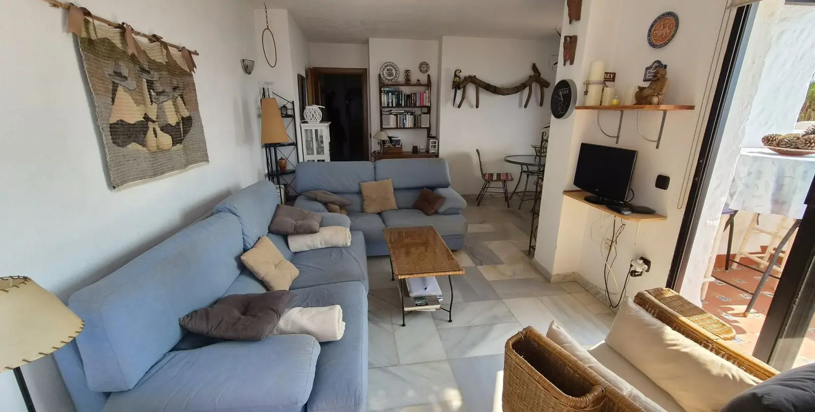 Venta de apartamento en planta media en Estepona 3
