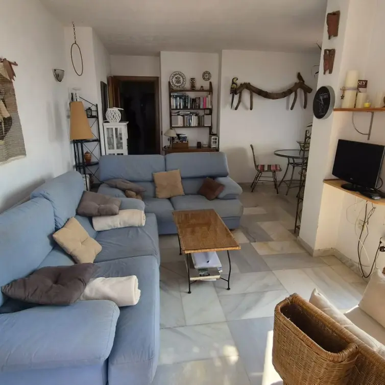 Sale of middle floor apartment in Estepona