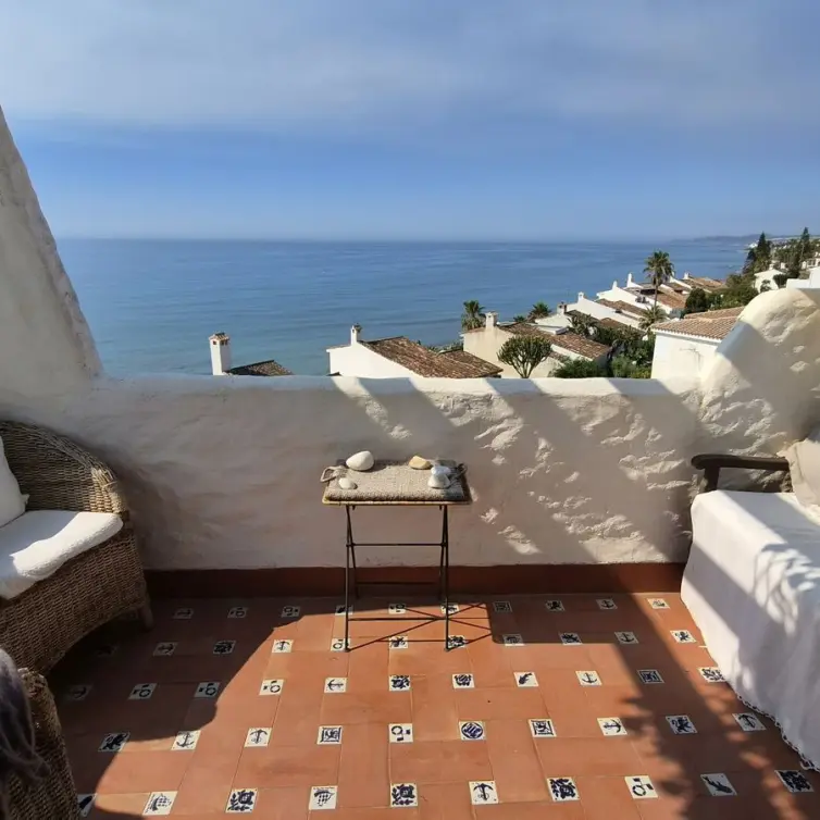 Sale of middle floor apartment in Estepona