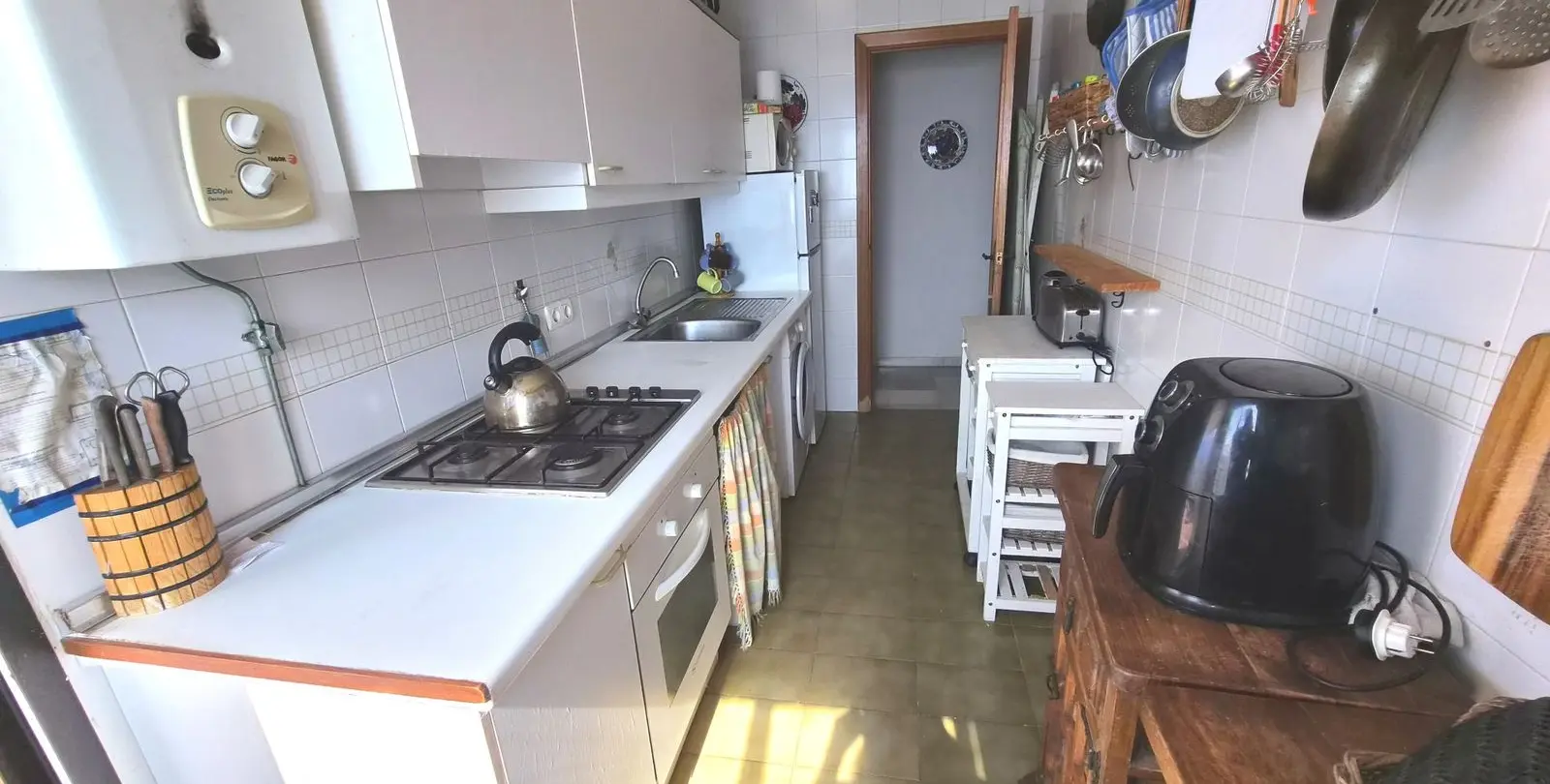 Venta de apartamento en planta media en Estepona 11