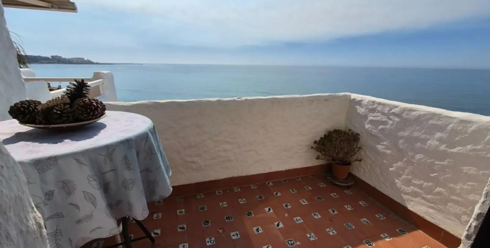 Venta de apartamento en planta media en Estepona 16