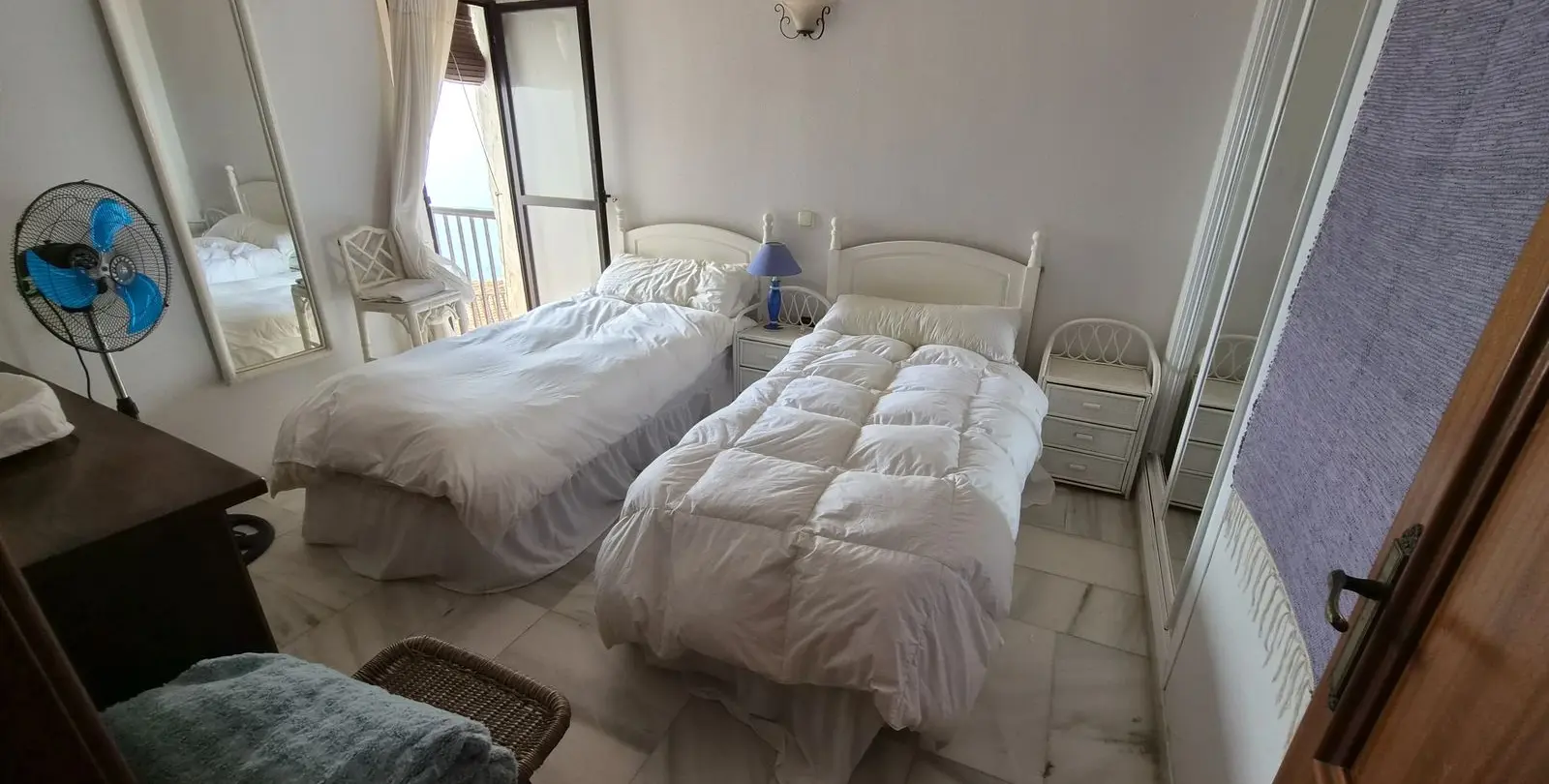 Venta de apartamento en planta media en Estepona 20