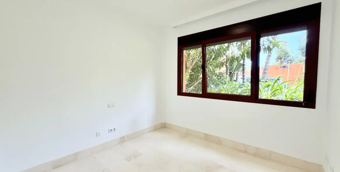 Sale of ground floor apartment in Los Flamingos 13