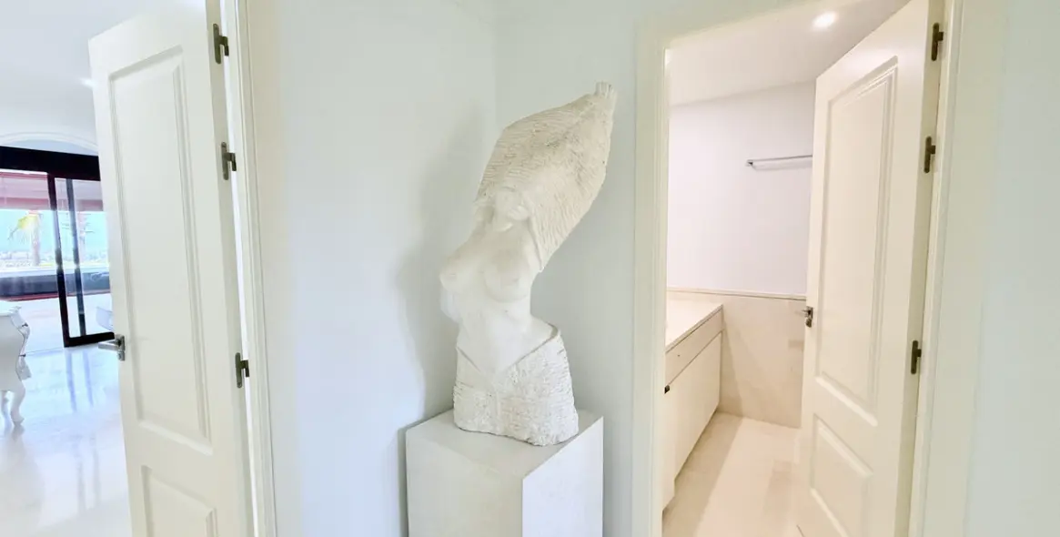 Sale of ground floor apartment in Los Flamingos 18