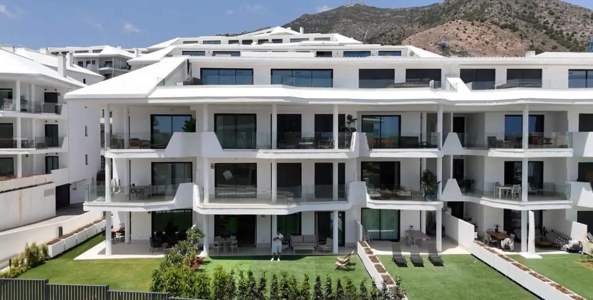 Sale of ground floor apartment in Fuengirola 1