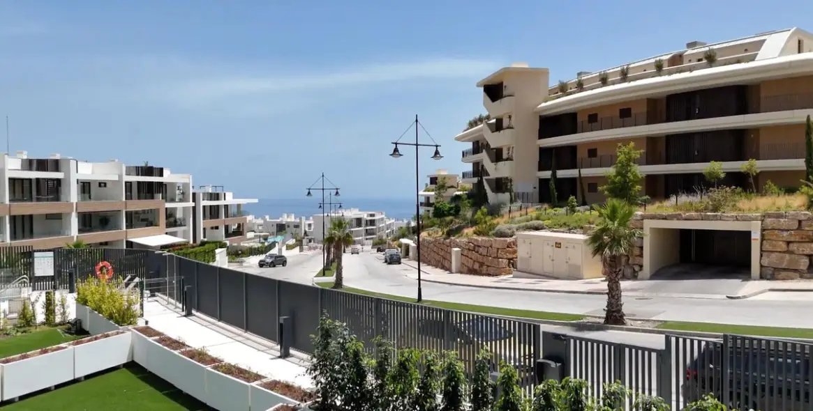 Sale of ground floor apartment in Fuengirola 2