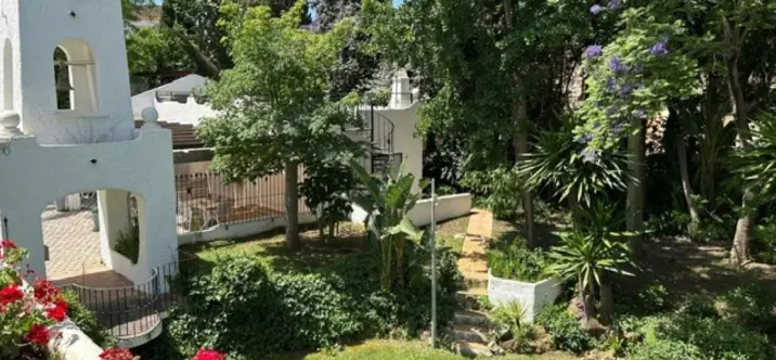 Venta de apartamento en planta media en Puerto Banús 1