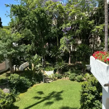 Venta de apartamento en planta media en Puerto Banús
