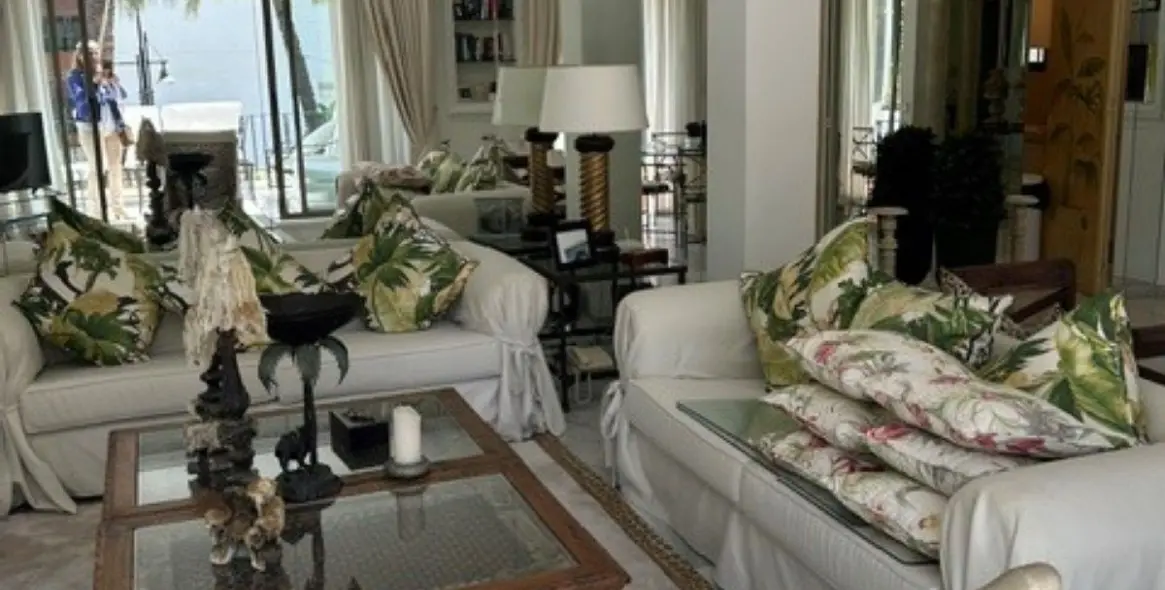 Venta de apartamento en planta media en Puerto Banús 5