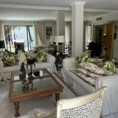 Venta de apartamento en planta media en Puerto Banús