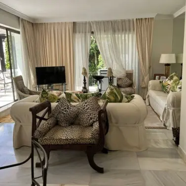 Venta de apartamento en planta media en Puerto Banús