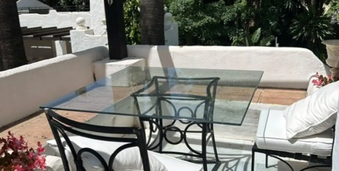 Venta de apartamento en planta media en Puerto Banús 11