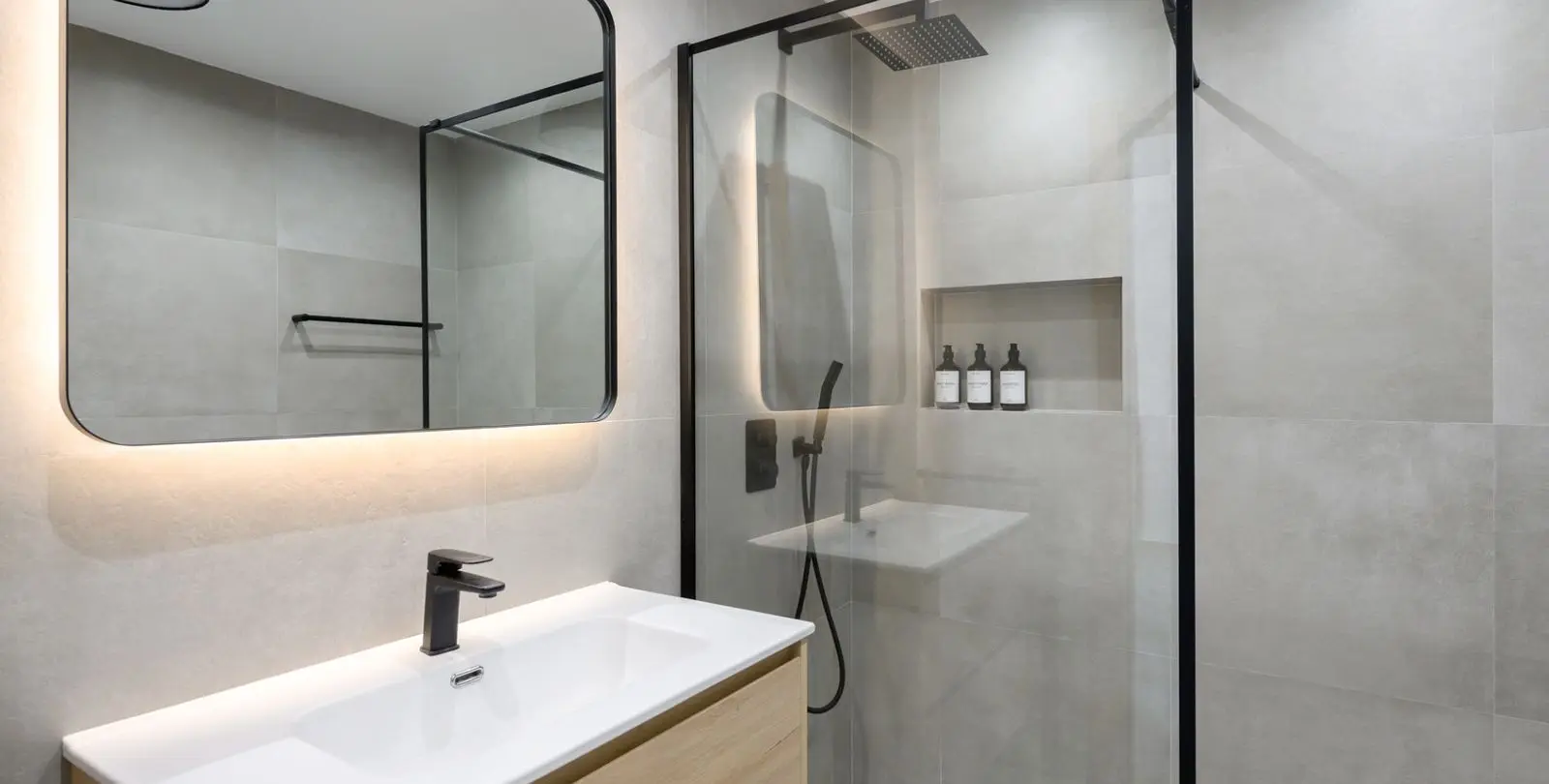 Venta de apartamento en planta baja en El Paraiso 16