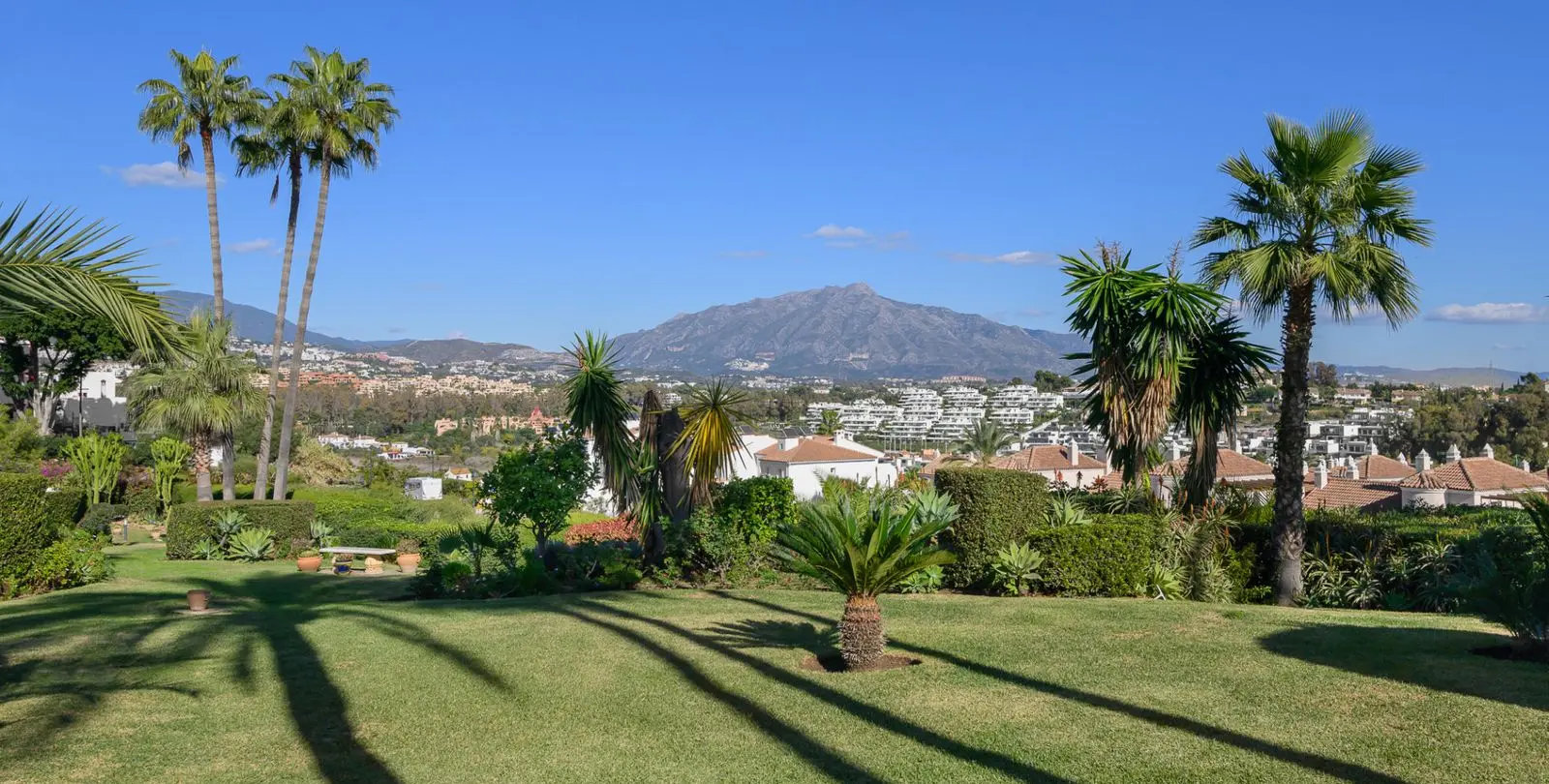 Venta de apartamento en planta baja en El Paraiso 27