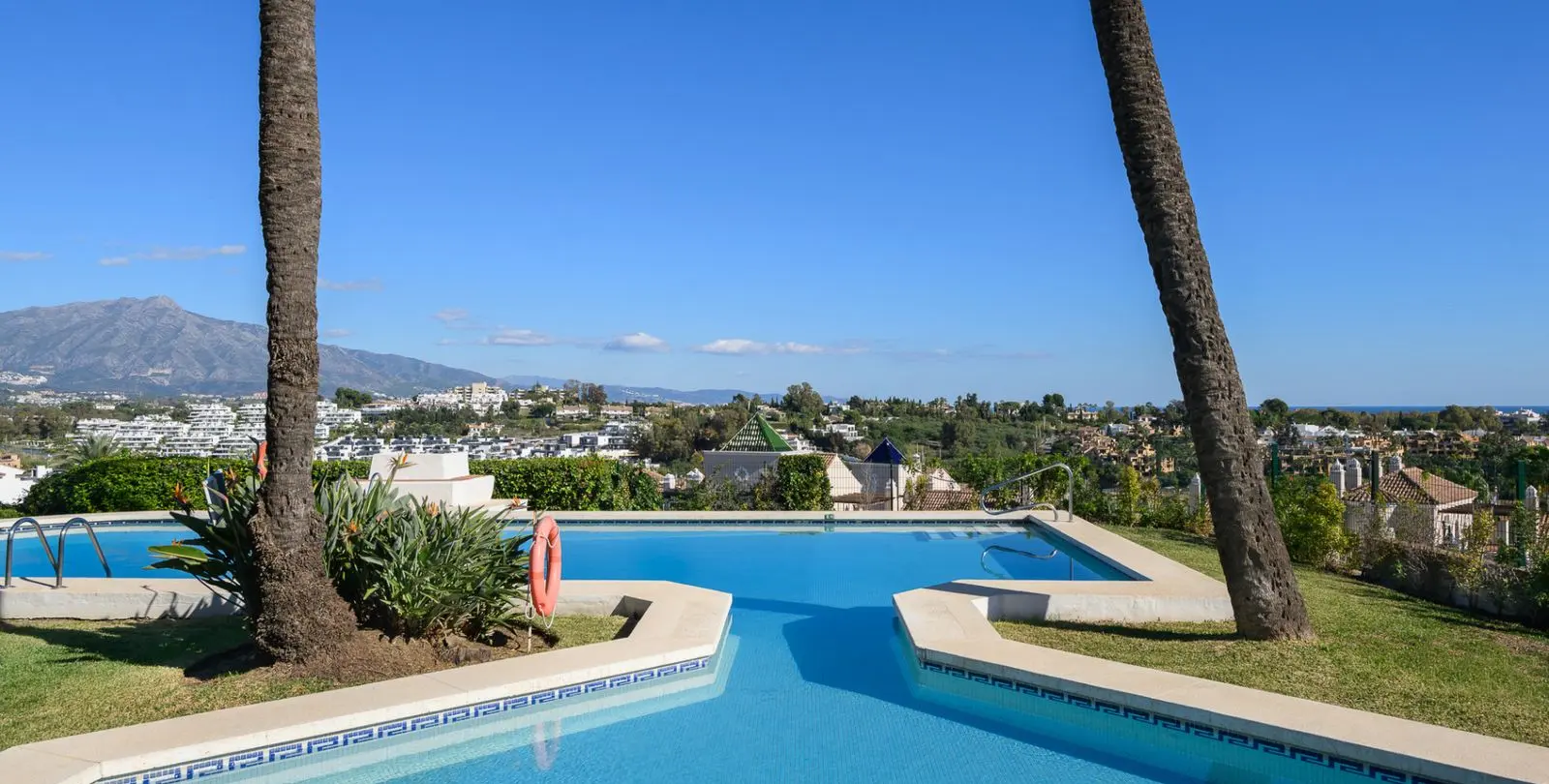 Venta de apartamento en planta baja en El Paraiso 28