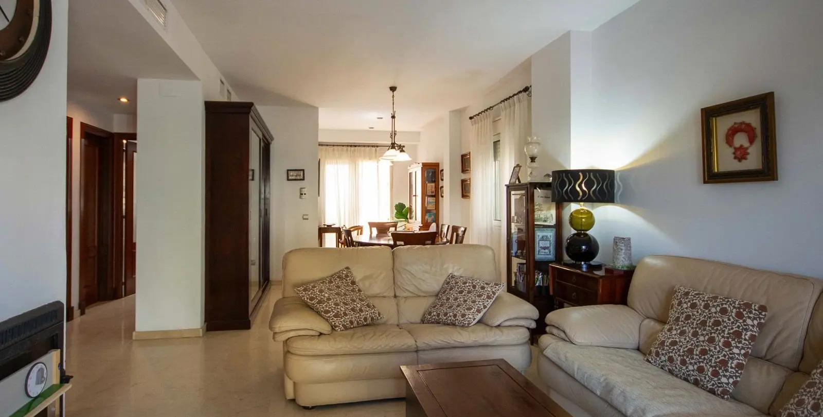 Sale of townhouse in Estepona 2