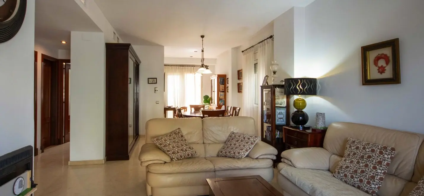 Sale of townhouse in Estepona 1