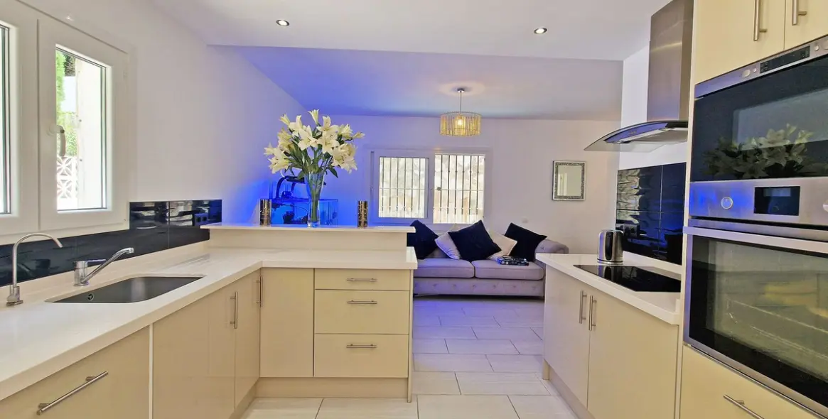 Sale of detached villa in Calahonda 19
