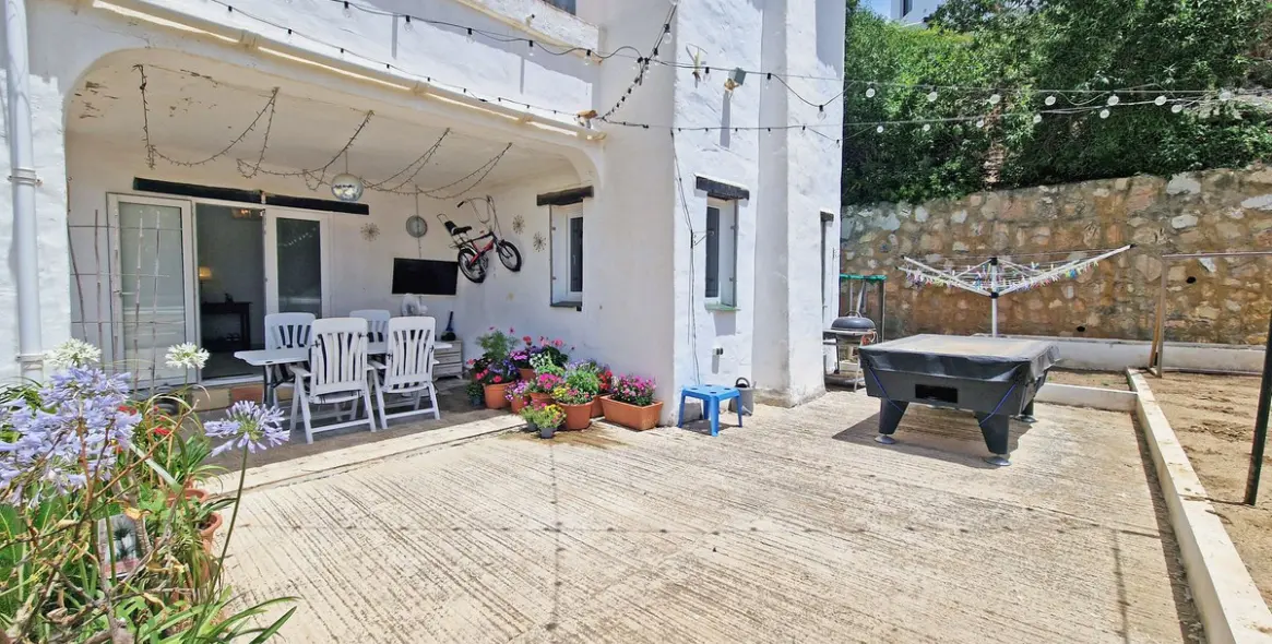 Sale of detached villa in Calahonda 36